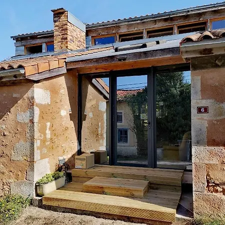 La Maison Des Forges, Ancienne Grange Charentaise Transformee En Habitation Atypique En Lisiere De Foret Cellefrouin Exterior photo